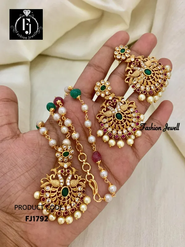 BRINDA_GEMS_&_PEARL_PENDENT_SET