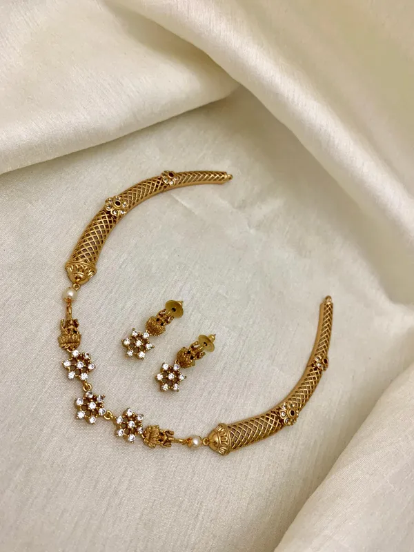 TEMPLE_DESIGN_HASLI_NECKLACE_SET