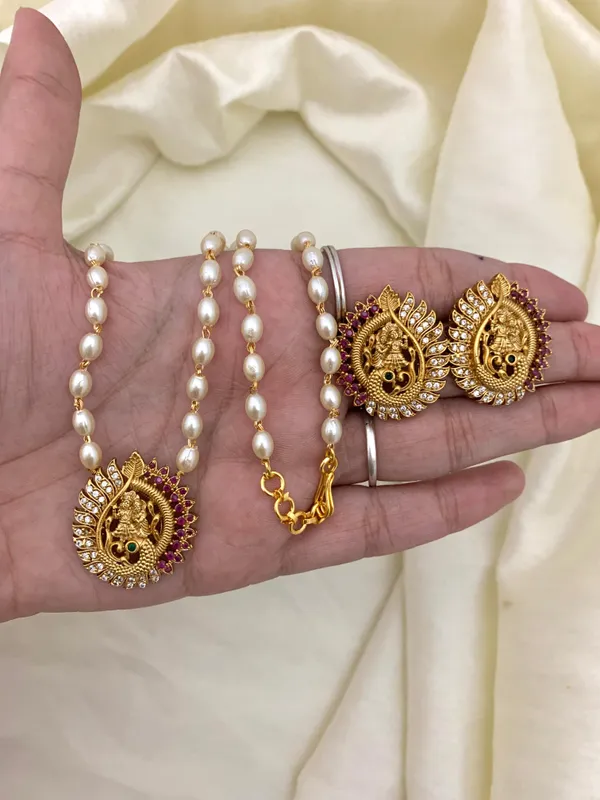 RADHAKRISHN_PEARL_MALA_WITH_STUDS