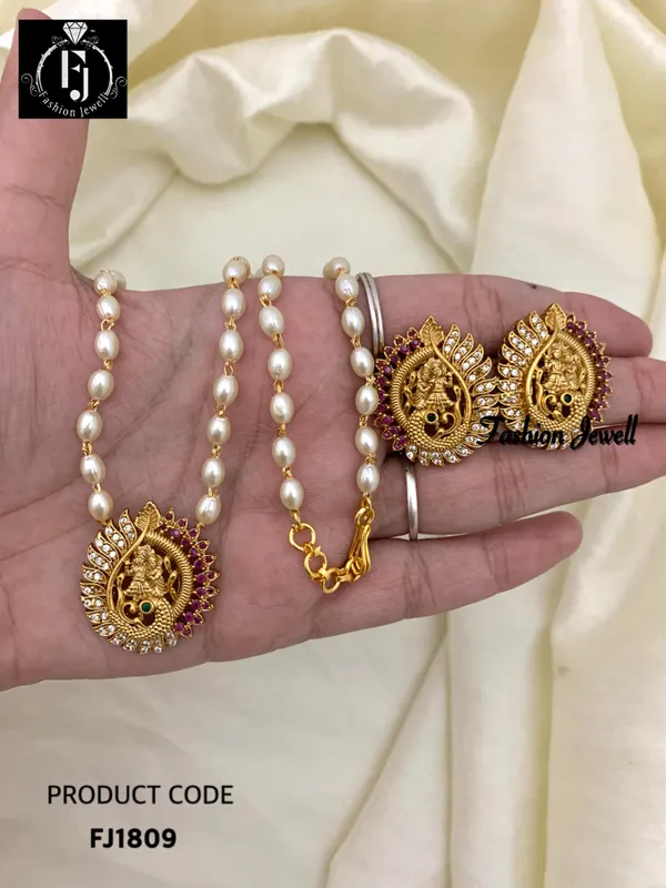 RADHAKRISHN_PEARL_MALA_WITH_STUDS