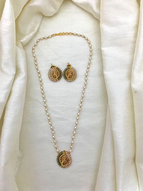 RADHAKRISHN_PEARL_MALA_WITH_STUDS