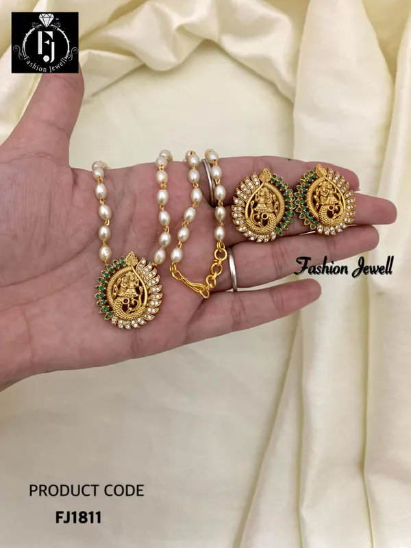 RADHAKRISHN_PEARL_MALA_WITH_STUDS