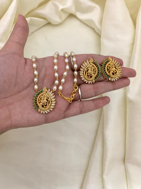 RADHAKRISHN_PEARL_MALA_WITH_STUDS
