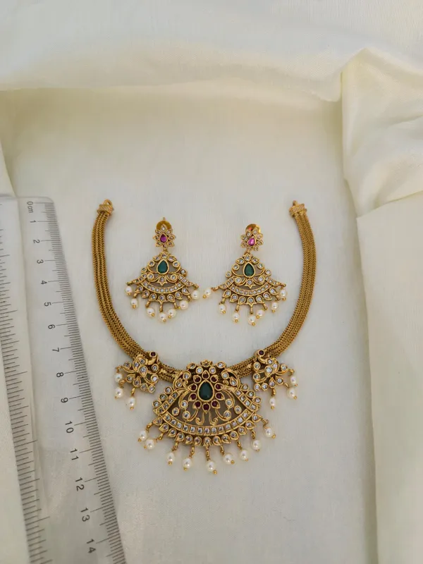 RIHU_ANTIQUE_NECKLCE_SET