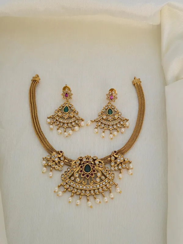 RIHU_ANTIQUE_NECKLCE_SET