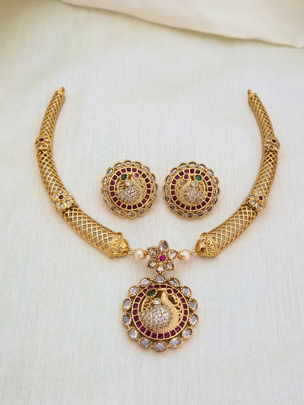 CHUM_HASLI_STYLE_NECKLACE_SET