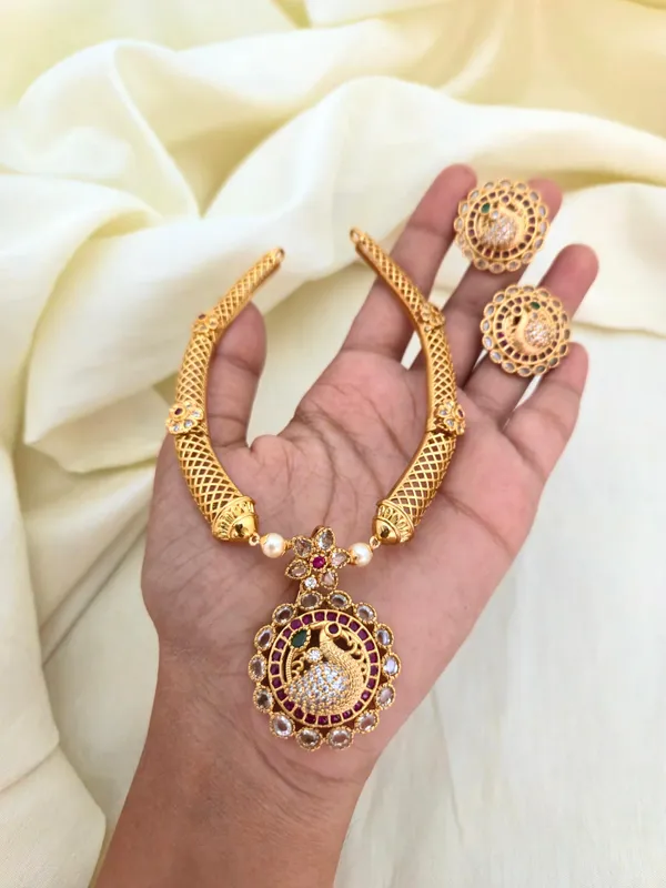 CHUM_HASLI_STYLE_NECKLACE_SET