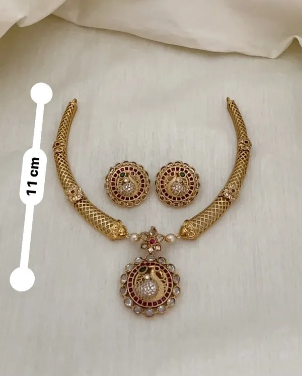 CHUM_HASLI_STYLE_NECKLACE_SET