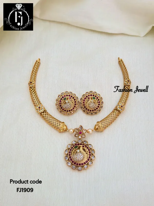 CHUM_HASLI_STYLE_NECKLACE_SET