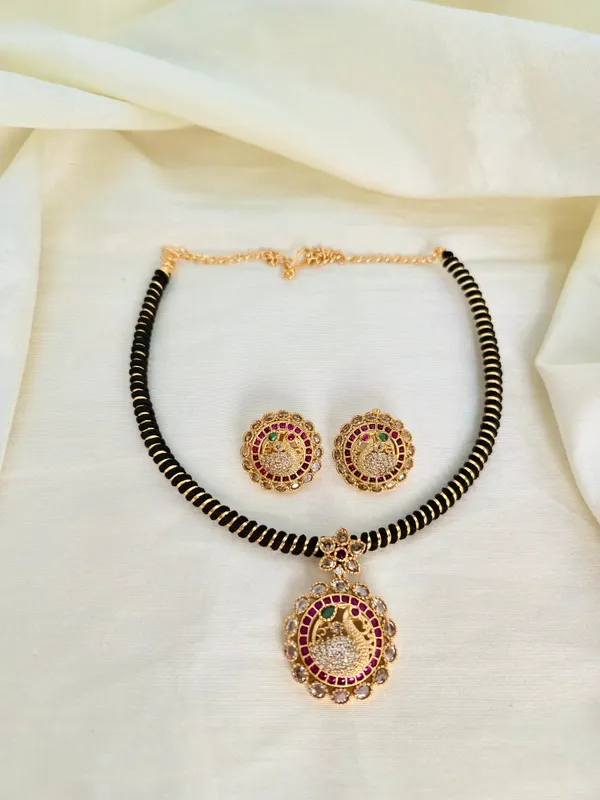 GEETA__BLACK_HASLI_NECKLACE_SET