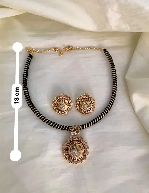 GEETA__BLACK_HASLI_NECKLACE_SET