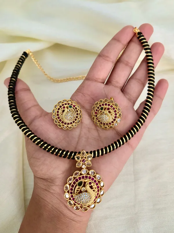 GEETA__BLACK_HASLI_NECKLACE_SET