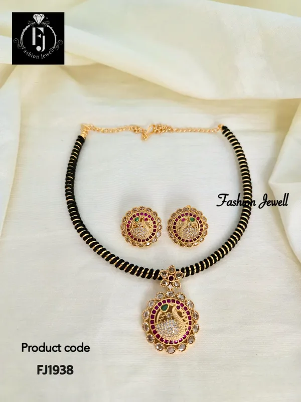 GEETA__BLACK_HASLI_NECKLACE_SET