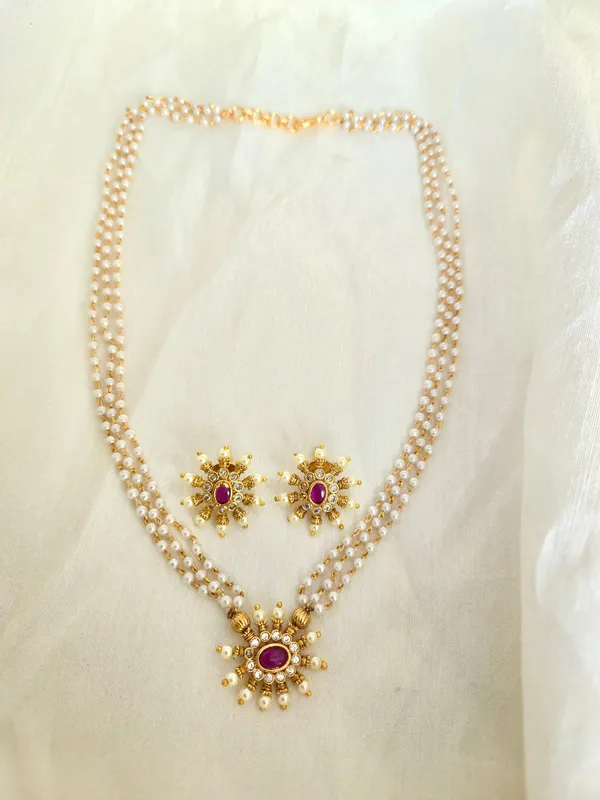 VISHU_PEARL_STRING_NECKLACE_SET