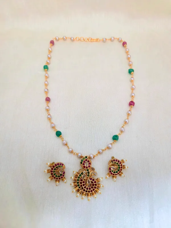 MAHAAN_KEMPU_GEMSTONE_PENDENT_SET