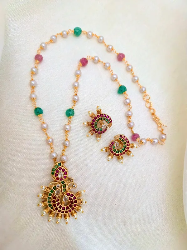 MAHAAN_KEMPU_GEMSTONE_PENDENT_SET