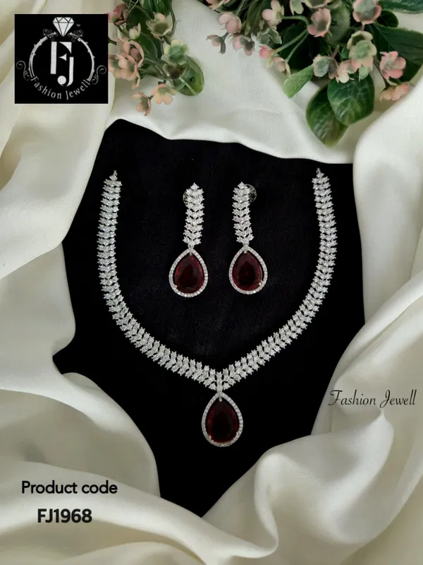 Luxuria_Diamond_Necklace_Set