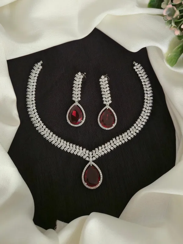 Luxuria_Diamond_Necklace_Set