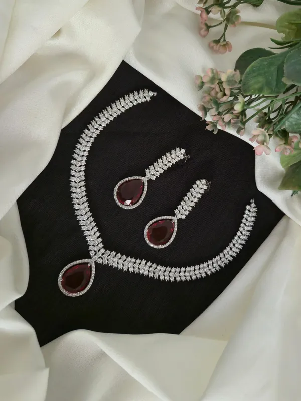 Luxuria_Diamond_Necklace_Set