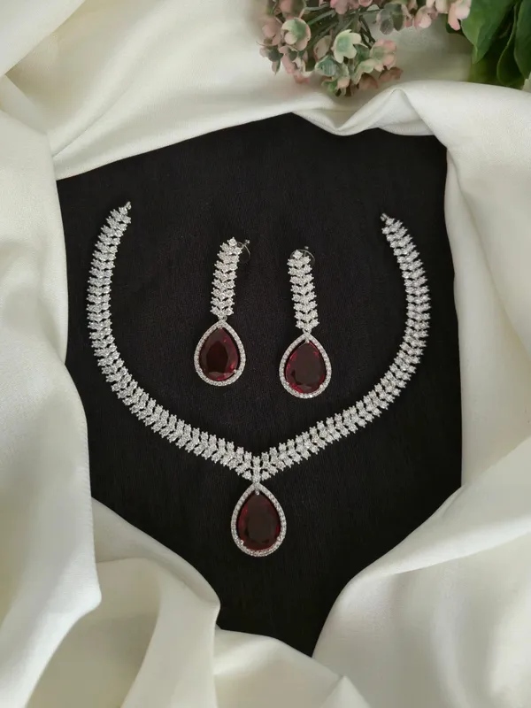 Luxuria_Diamond_Necklace_Set