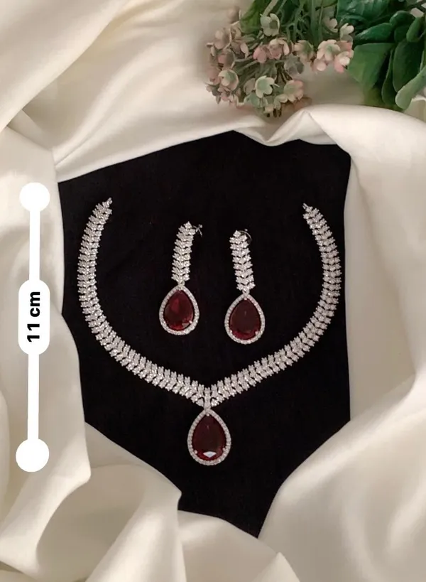 Luxuria_Diamond_Necklace_Set