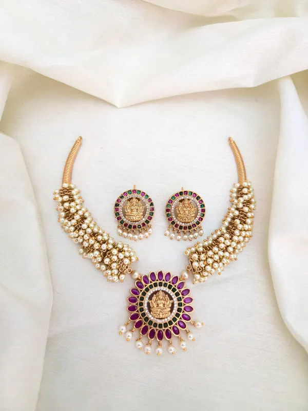 Kamala__Pearl_Hasli_Necklace_Set