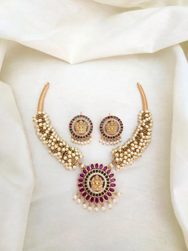 Kamala__Pearl_Hasli_Necklace_Set