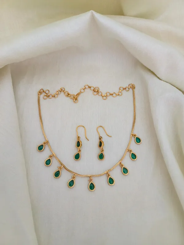 Minimal_Green_Drop_Necklace_set