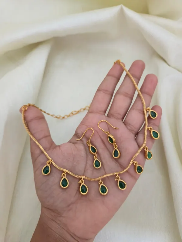Minimal_Green_Drop_Necklace_set