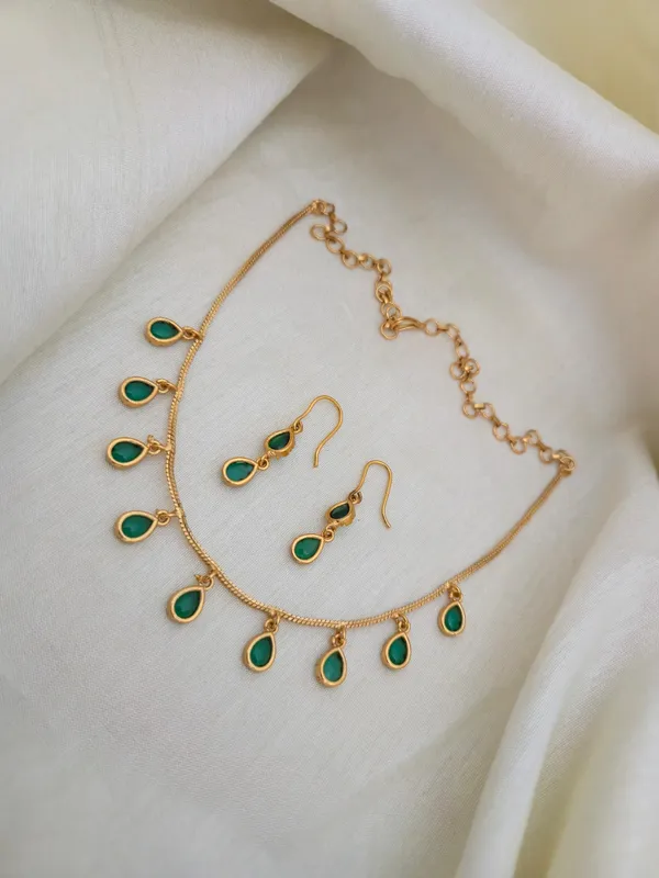 Minimal_Green_Drop_Necklace_set