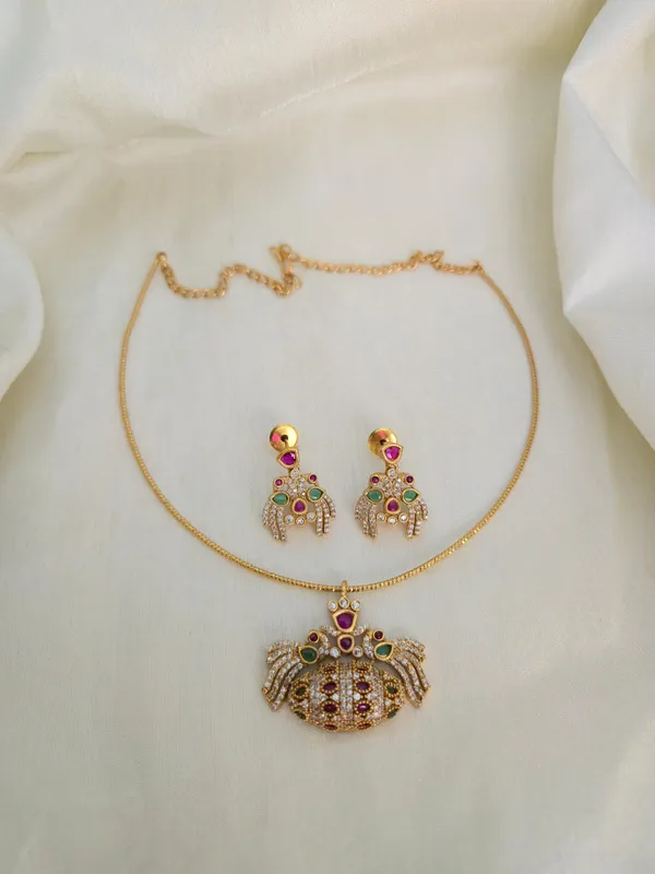 Minimal_Hasli_/_Kanti_Necklace_set