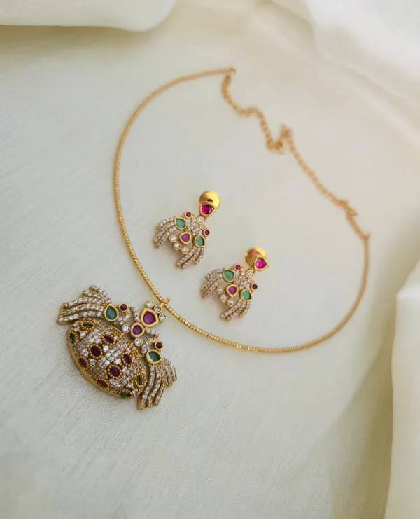 Minimal_Hasli_/_Kanti_Necklace_set