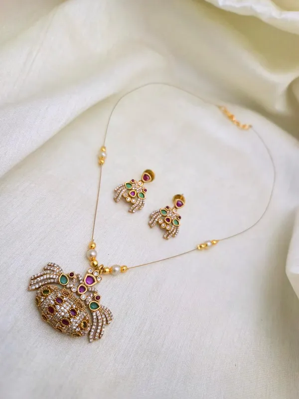 Invisible_Style_AD_Necklace_Set