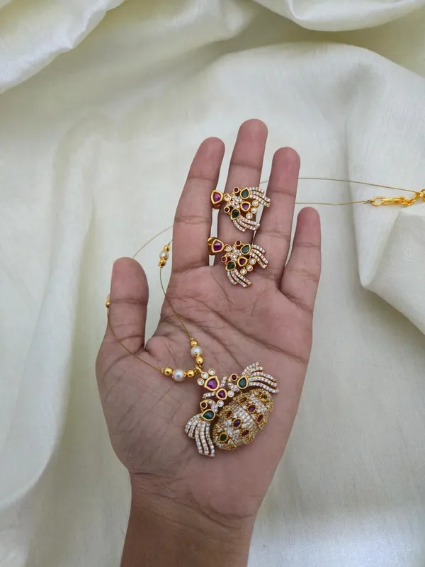 Invisible_Style_AD_Necklace_Set