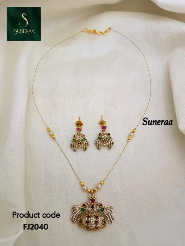 Invisible_Style_AD_Necklace_Set