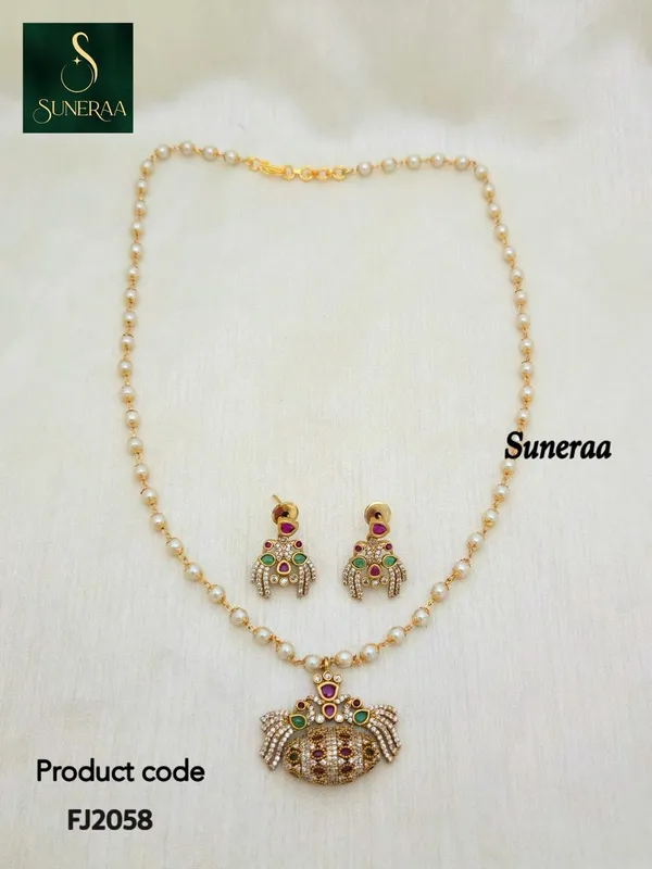 Eriha_Round_Pearl_Necklace_with_Earrings
