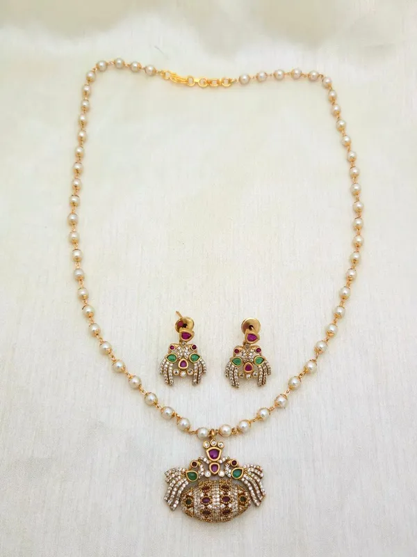 Eriha_Round_Pearl_Necklace_with_Earrings