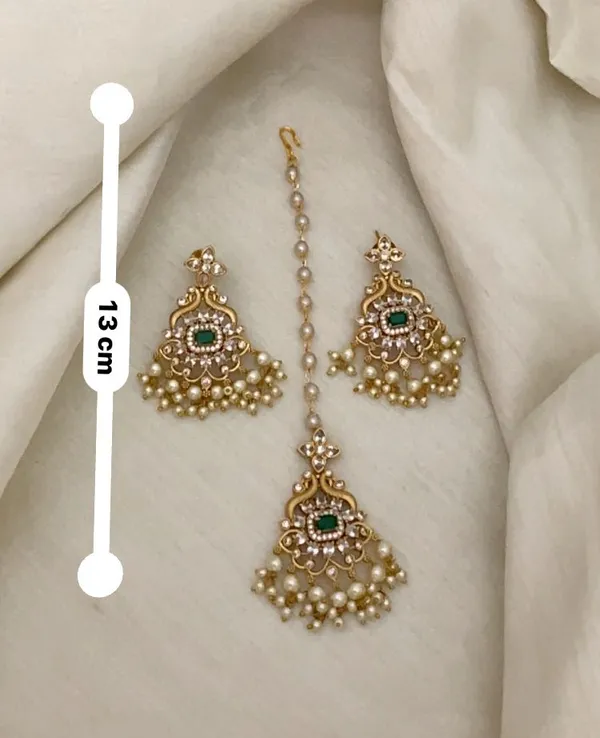 Dheema_Maangtikka_with_Earrings