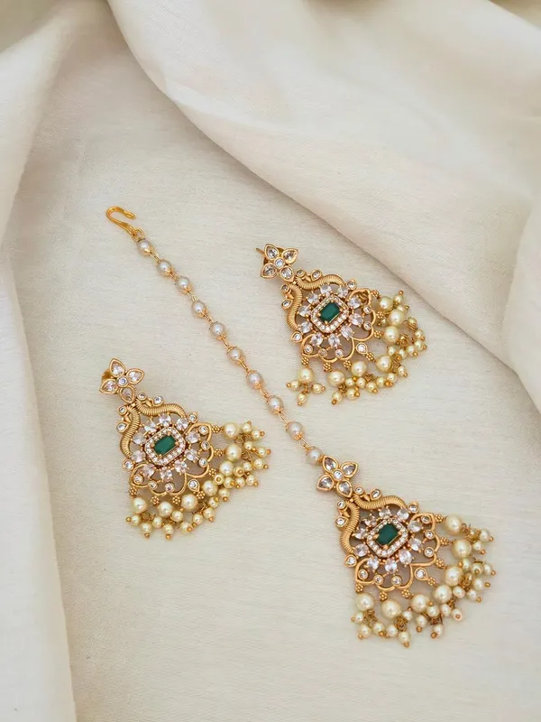Dheema_Maangtikka_with_Earrings