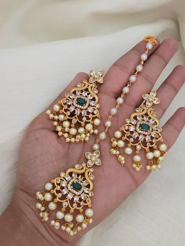 Dheema_Maangtikka_with_Earrings