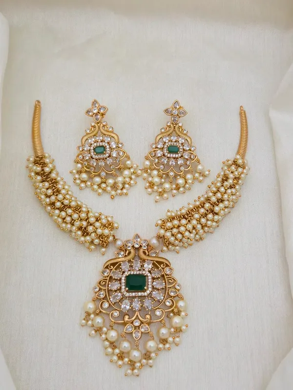EMERALD_PEARL_NECKLACE_SET
