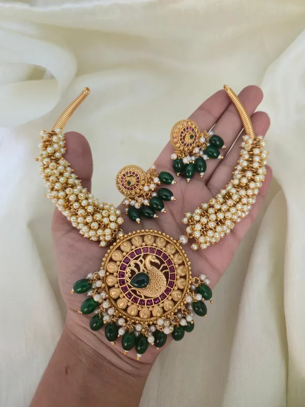 Green_Beads_Hasli_Necklace_Set