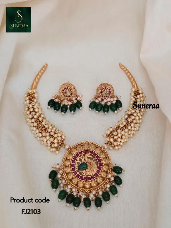 Green_Beads_Hasli_Necklace_Set