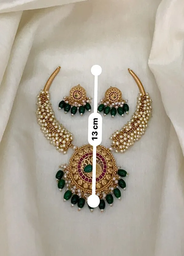 Green_Beads_Hasli_Necklace_Set