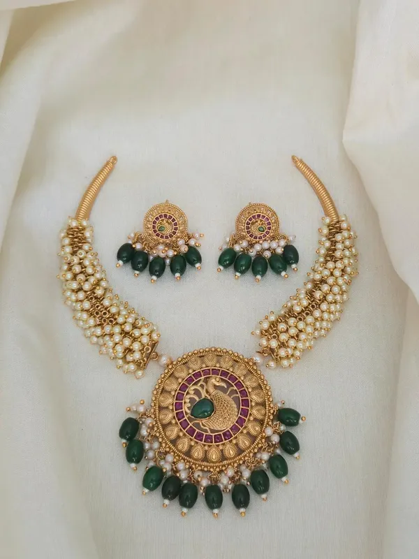 Green_Beads_Hasli_Necklace_Set