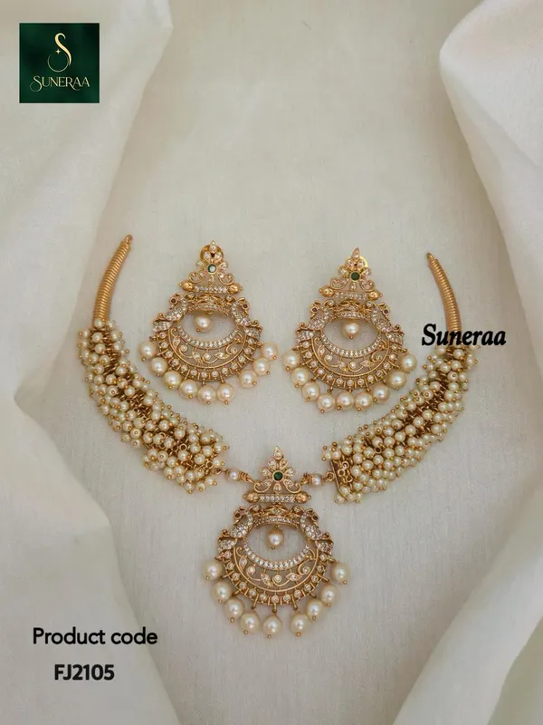 Yashvi_Pearl_Hasli_Necklace_Set