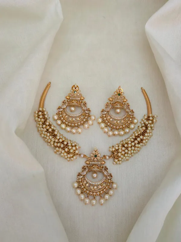 Yashvi_Pearl_Hasli_Necklace_Set