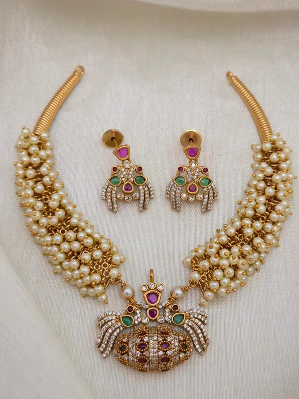 Diamond_Pearl_Hasli_Necklace_Set
