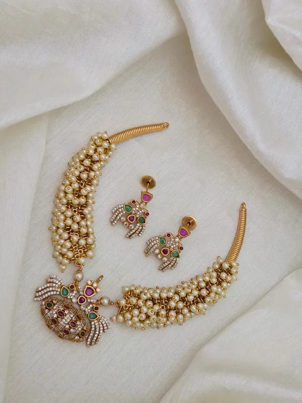 Diamond_Pearl_Hasli_Necklace_Set