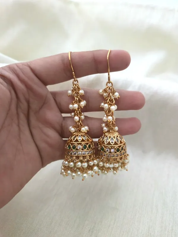 Pearl_&_Emerald_Cluster_Gold_Jhumka_Earrings
